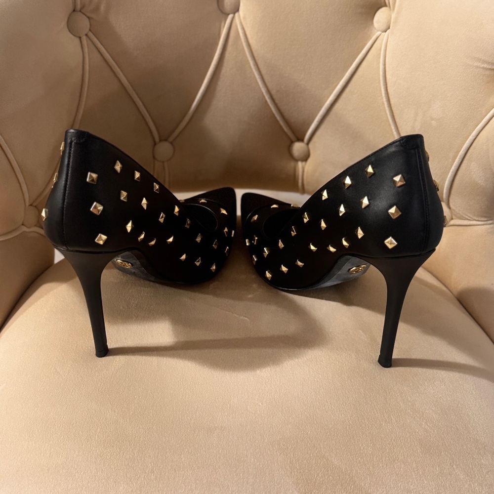 BRAND NEW Michael Kors Keke Black Pointed Leather Stiletto Pumps with Gold Studs - Picture 2 of 6